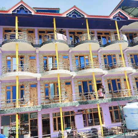 Hotel 19 Tosh Luaran gambar