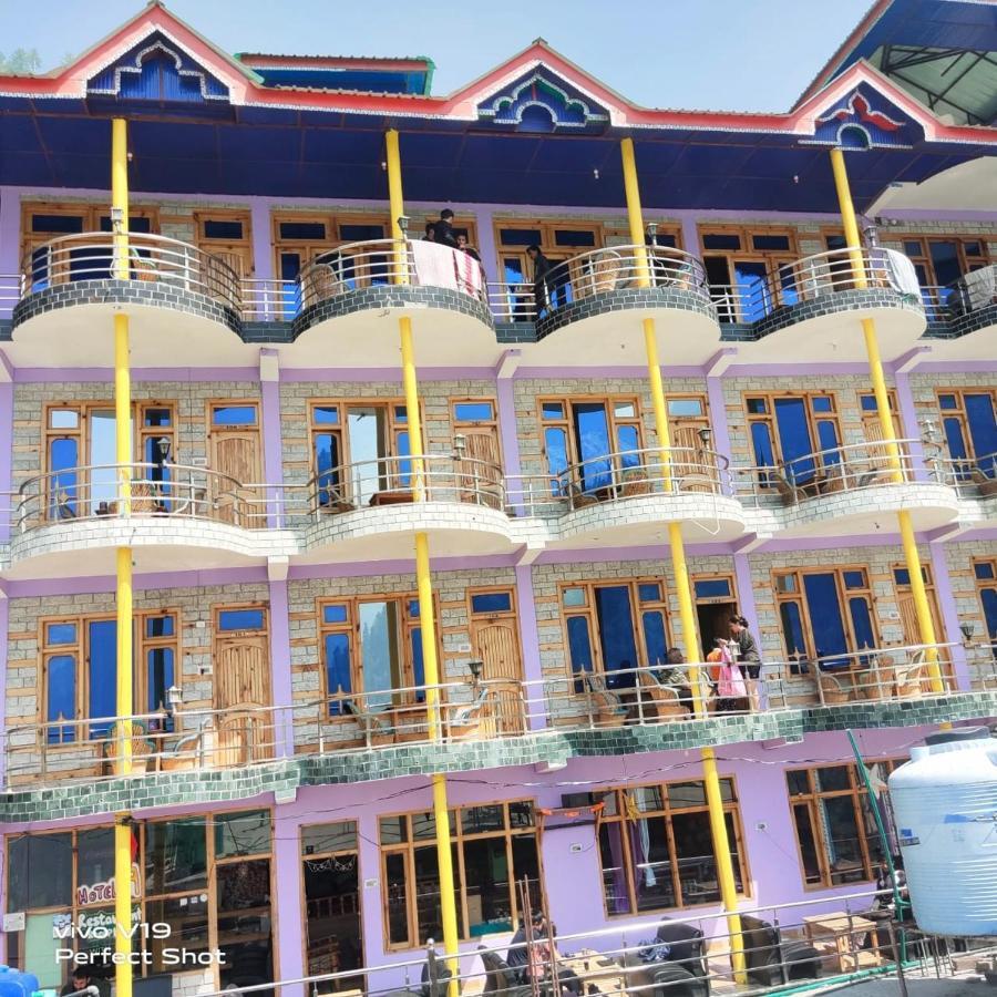 Hotel 19 Tosh Luaran gambar