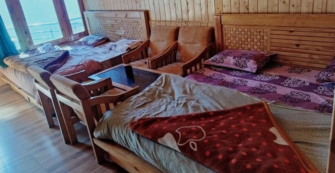 Hotel 19 Tosh Luaran gambar